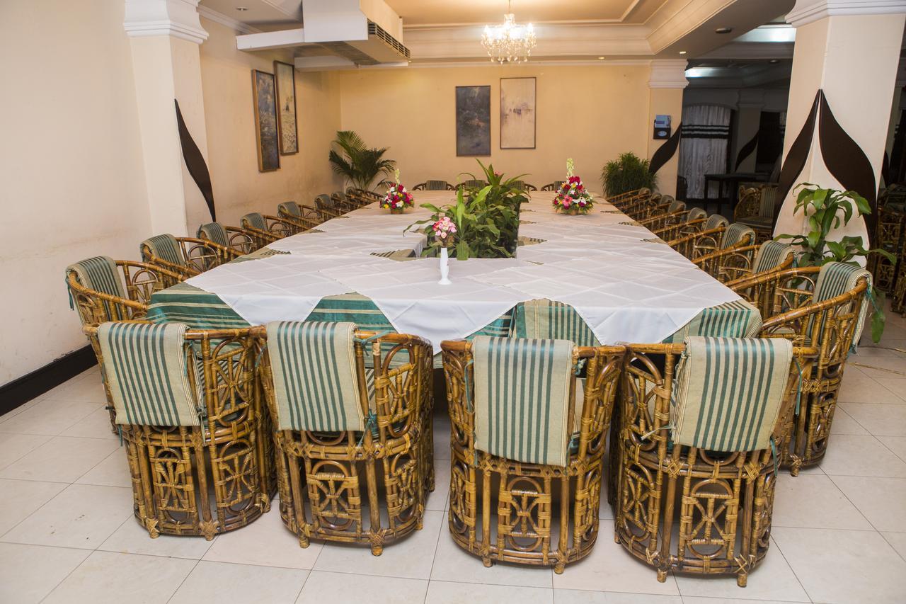 Meridian Hotel & Restaurant Dakhin Kattali Zewnętrze zdjęcie