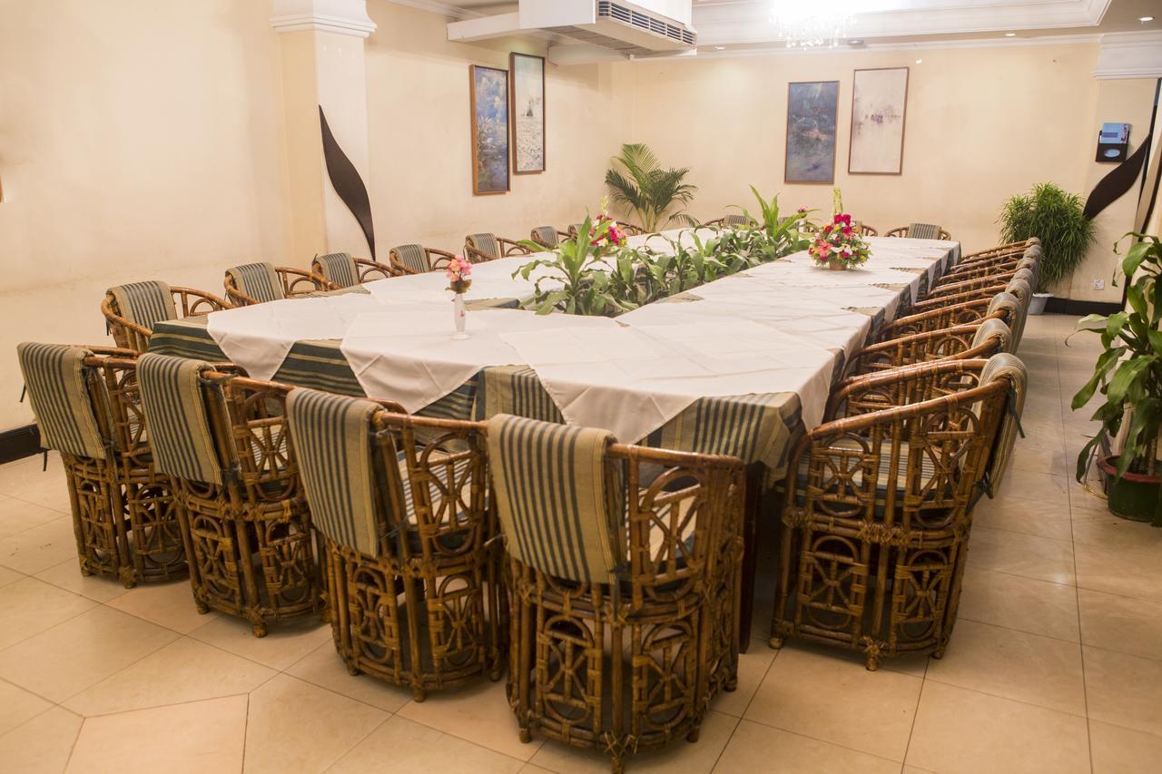 Meridian Hotel & Restaurant Dakhin Kattali Zewnętrze zdjęcie