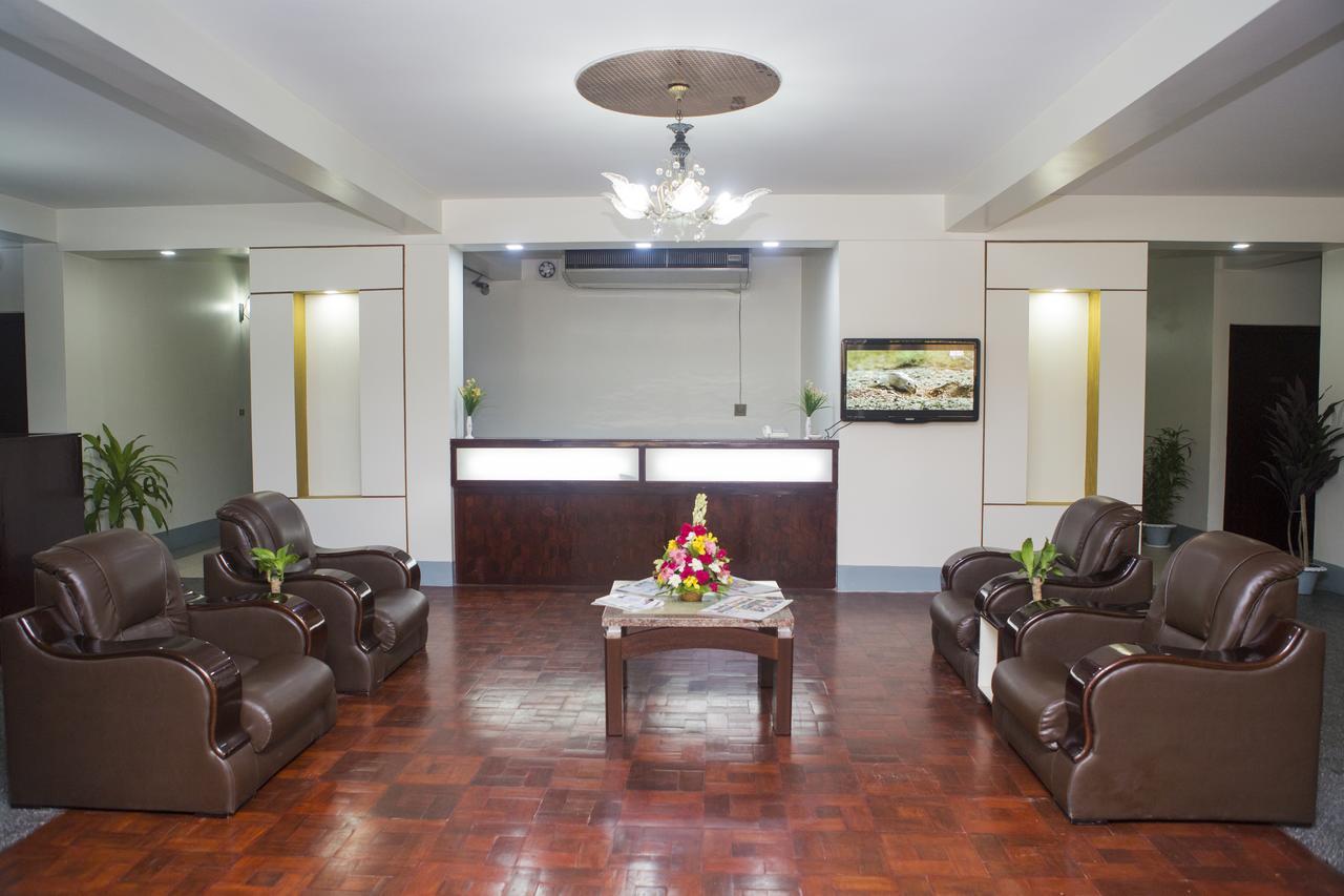 Meridian Hotel & Restaurant Dakhin Kattali Zewnętrze zdjęcie