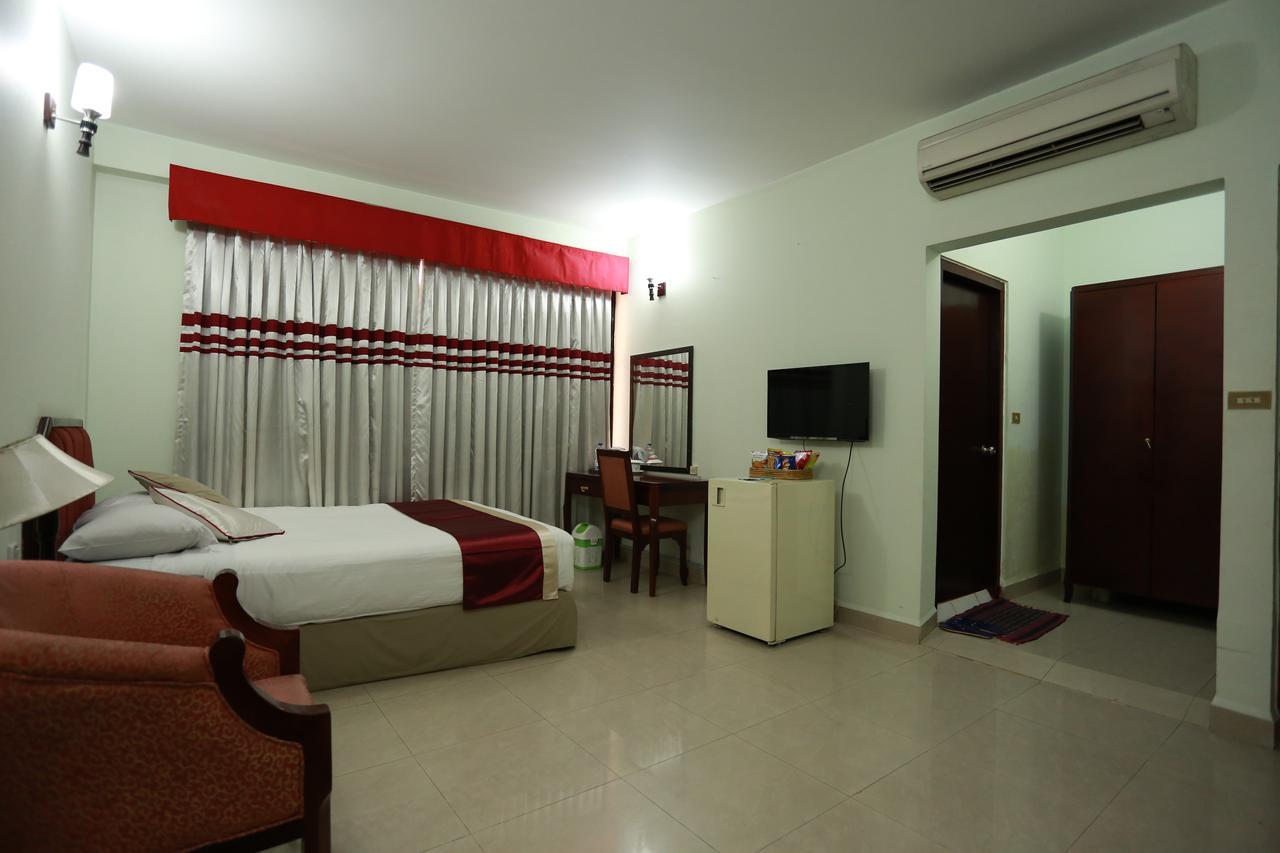 Meridian Hotel & Restaurant Dakhin Kattali Zewnętrze zdjęcie