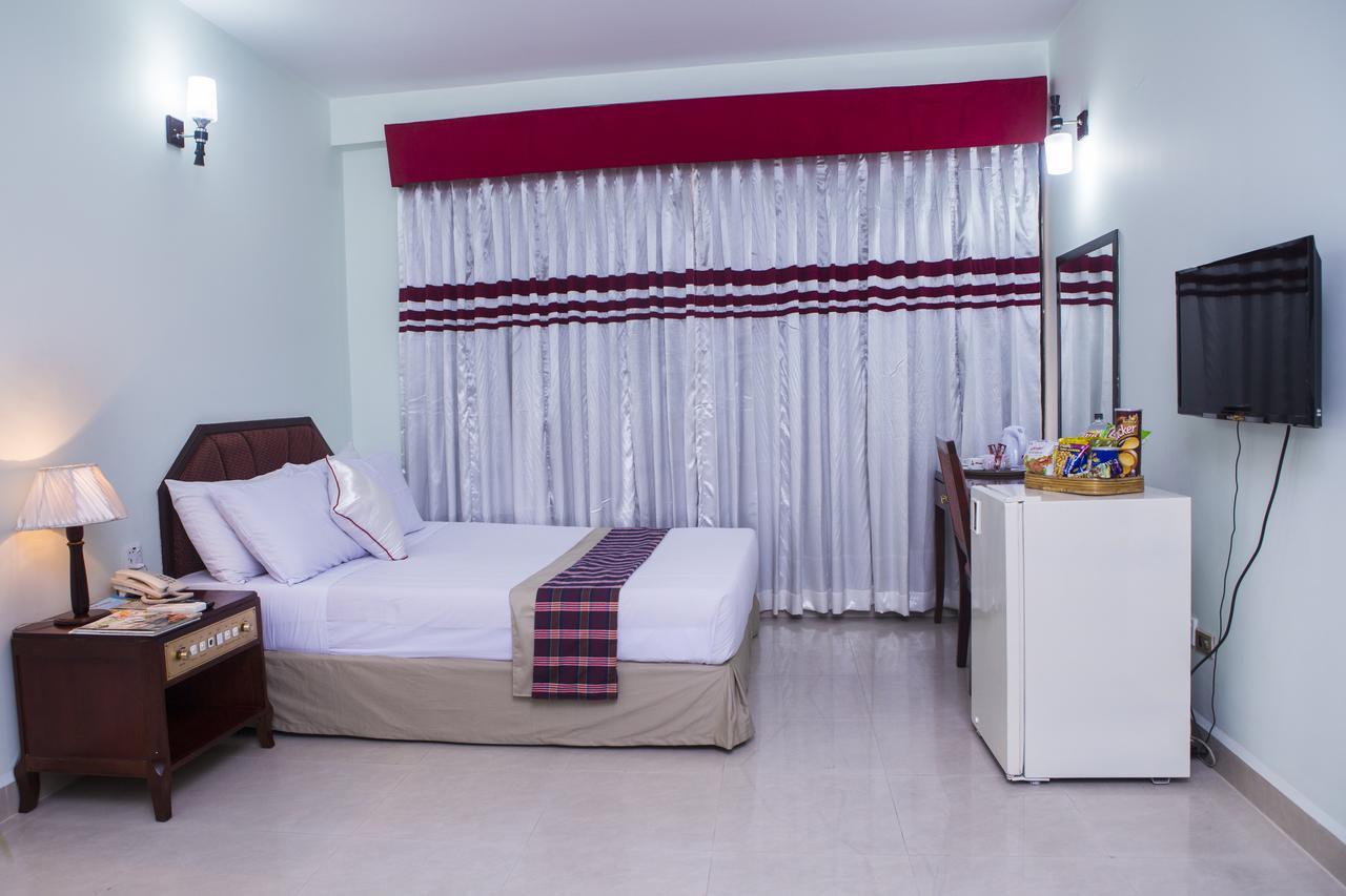 Meridian Hotel & Restaurant Dakhin Kattali Zewnętrze zdjęcie