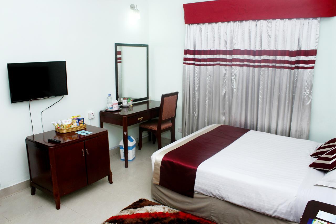 Meridian Hotel & Restaurant Dakhin Kattali Zewnętrze zdjęcie