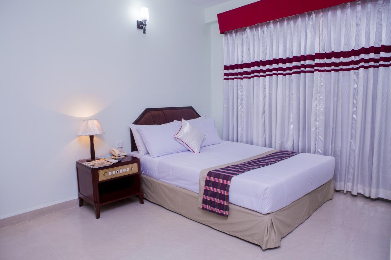 Meridian Hotel & Restaurant Dakhin Kattali Zewnętrze zdjęcie