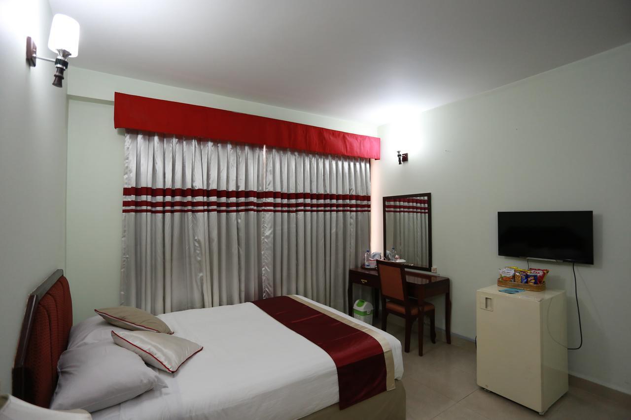 Meridian Hotel & Restaurant Dakhin Kattali Zewnętrze zdjęcie