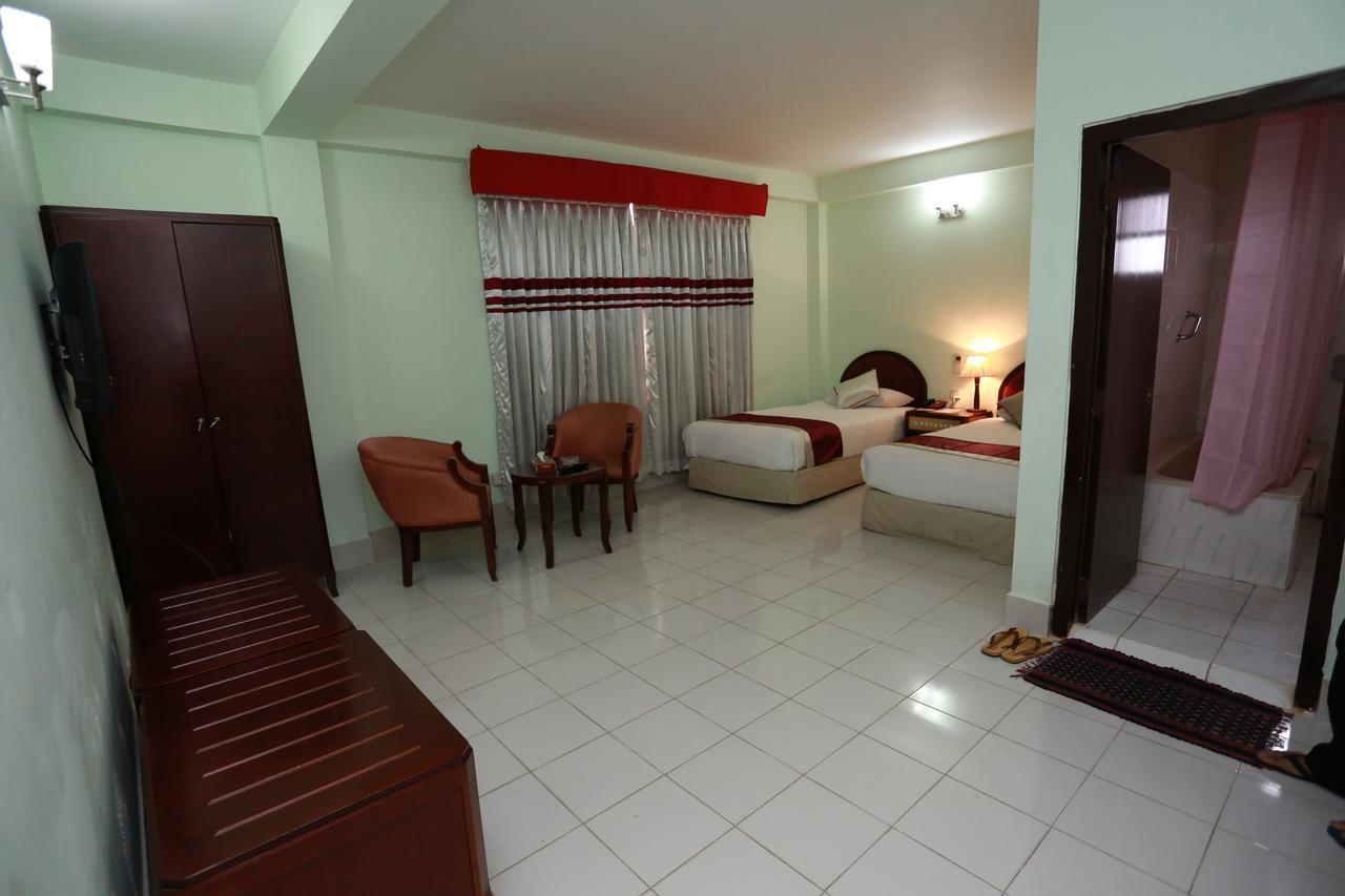 Meridian Hotel & Restaurant Dakhin Kattali Zewnętrze zdjęcie