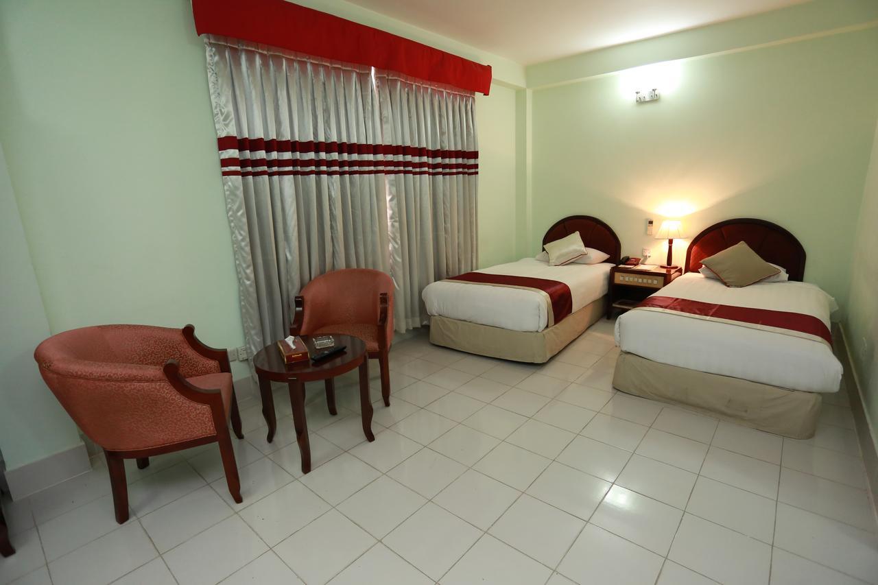 Meridian Hotel & Restaurant Dakhin Kattali Zewnętrze zdjęcie