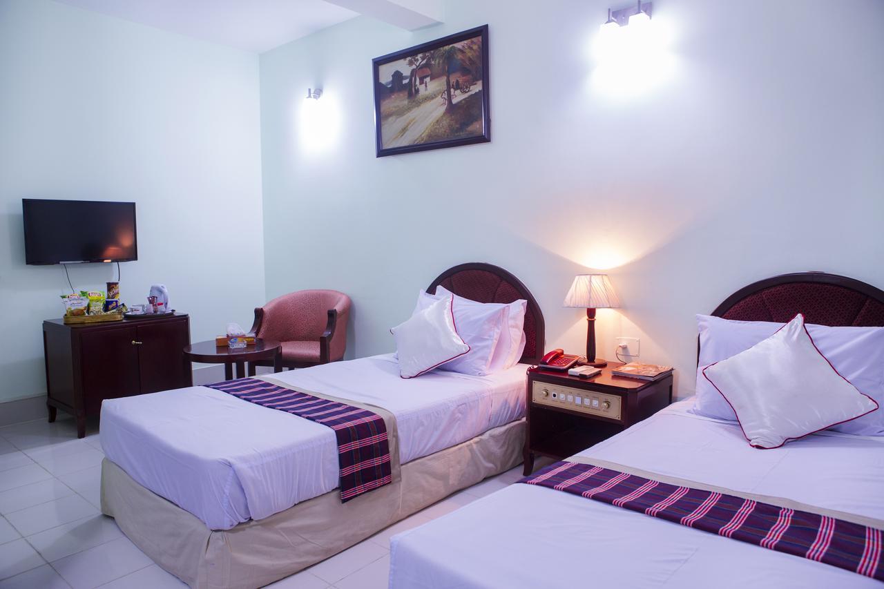 Meridian Hotel & Restaurant Dakhin Kattali Zewnętrze zdjęcie